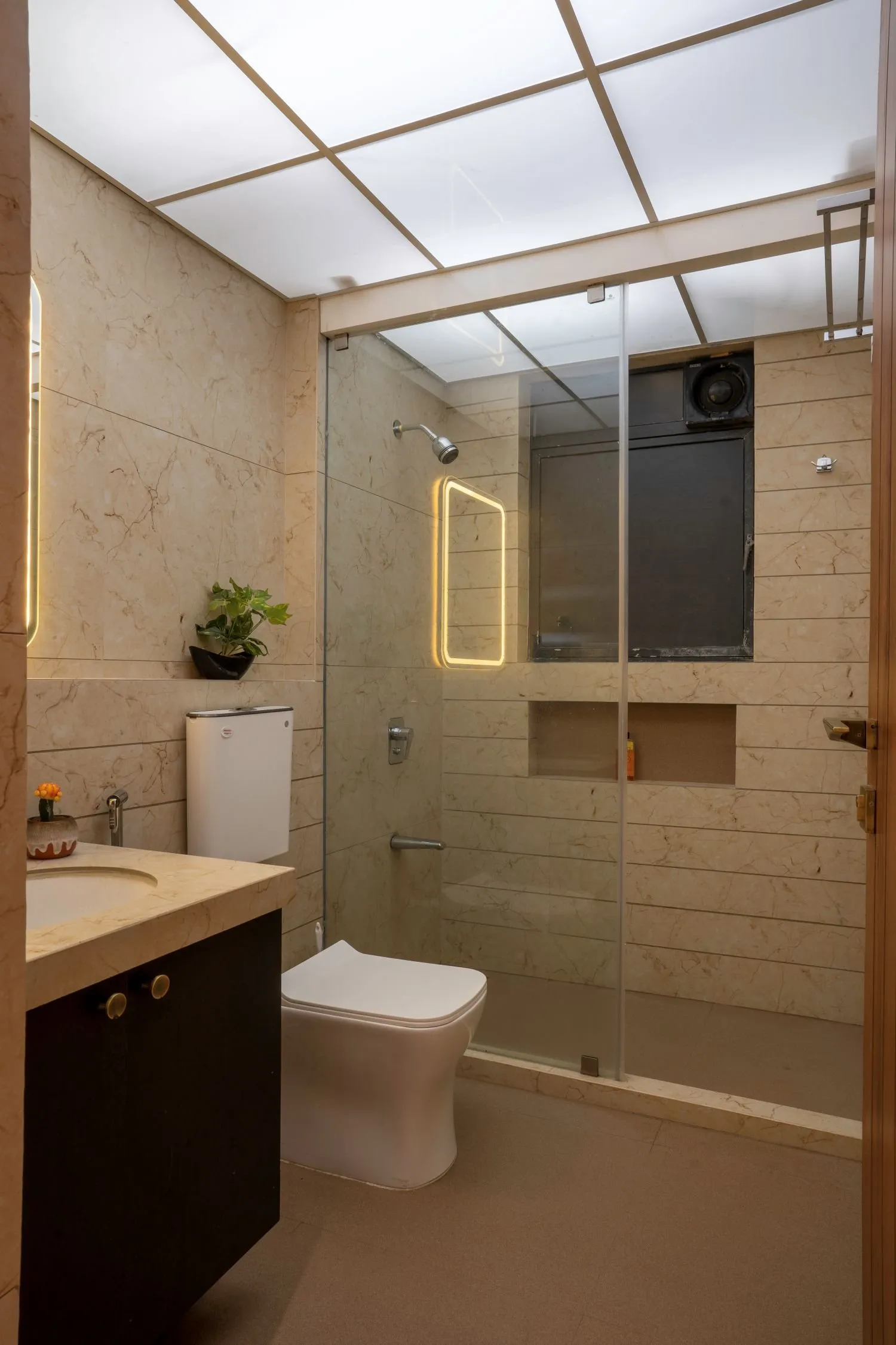 Modern Warmth — Residential Flat interior by Maitrise Associates — image 8